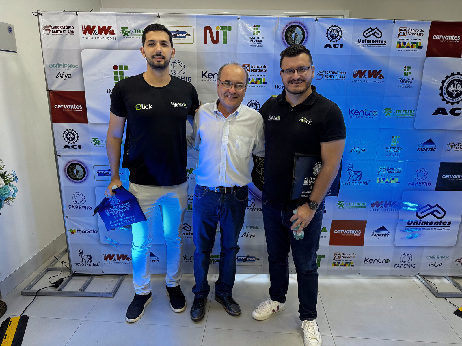 Time da Kentro fazendo networking em evento de inovação